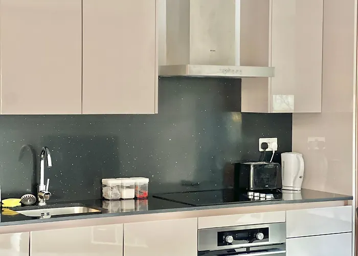 Kensington House By Solitaire Suites